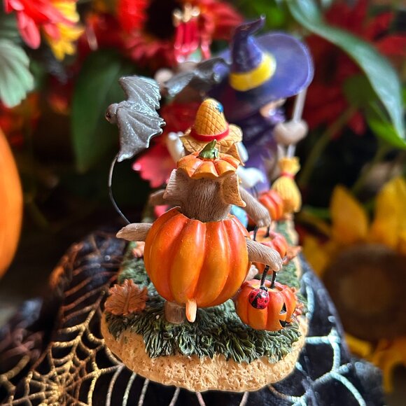 Charming Tails HALLOWEEN “We’re a Kooky Spooky Family” (85/119) - Picture 5 of 12